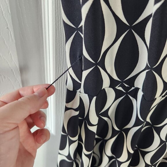 Donna Morgan V-Neck Mock Wrap Short Sleeve Dress - Picture 5 of 10